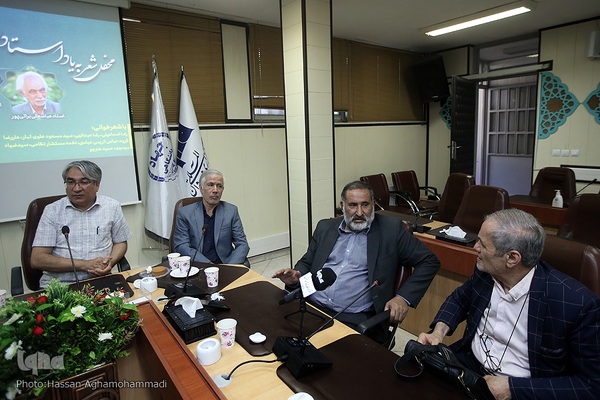 محفل شعر یادبود «استادان سفر کرده»