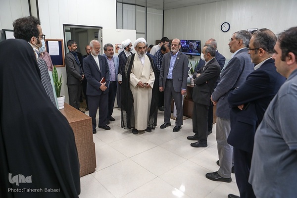 بازدید آیت‌الله محسن قمی، معاون امور بین‌الملل دفتر مقام معظم رهبری از تحریریه بین الملل ایکنا