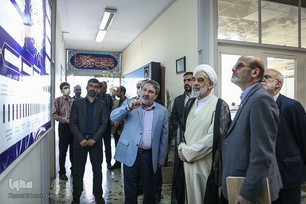 بازدید آیت‌الله محسن قمی، معاون امور بین‌الملل دفتر مقام معظم رهبری از تحریریه فارسی ایکنا