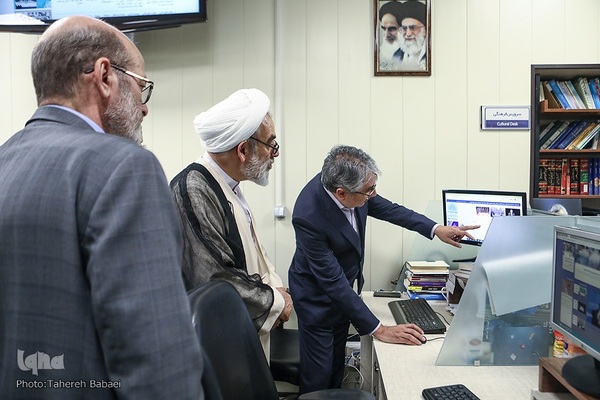 بازدید آیت‌الله محسن قمی، معاون امور بین‌الملل دفتر مقام معظم رهبری از تحریریه فارسی ایکنا