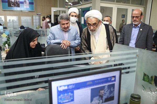 بازدید آیت‌الله محسن قمی، معاون امور بین‌الملل دفتر مقام معظم رهبری از تحریریه فارسی ایکنا