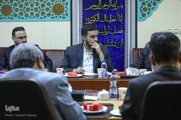 نشست آیت‌الله محسن قمی، معاون امور بین‌الملل دفتر مقام معظم رهبری با حسن مسلمی نائینی، رئیس جهاددانشگاهی و جمعی از مدیران فرهنگی این نهاد انقلابی