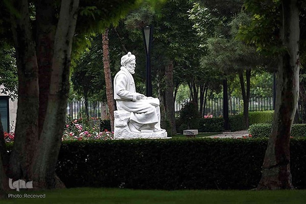 مزار حکیم ابوالقاسم فردوسی، حماسه‌سرای شاهنامه