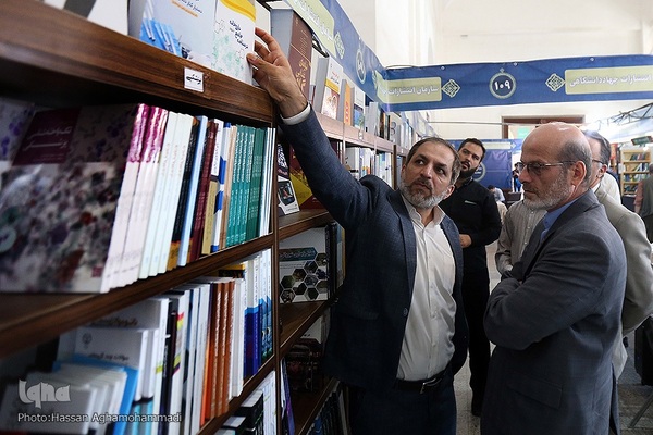 بازدید حسن مسلمی نائینی، رییس جهاددانشگاهی از سی‌و‌چهارمین دوره نمایشگاه بین المللی کتاب تهران