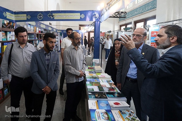 بازدید حسن مسلمی نائینی، رییس جهاددانشگاهی از سی‌و‌چهارمین دوره نمایشگاه بین المللی کتاب تهران