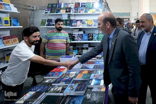 بازدید حسن مسلمی نائینی، رییس جهاددانشگاهی از سی‌و‌چهارمین دوره نمایشگاه بین المللی کتاب تهران