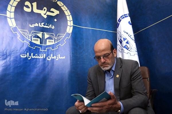 بازدید حسن مسلمی نائینی، رییس جهاددانشگاهی از سی‌و‌چهارمین دوره نمایشگاه بین المللی کتاب تهران