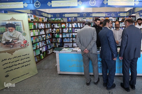 بازدید حسن مسلمی نائینی، رییس جهاددانشگاهی از سی‌و‌چهارمین دوره نمایشگاه بین المللی کتاب تهران