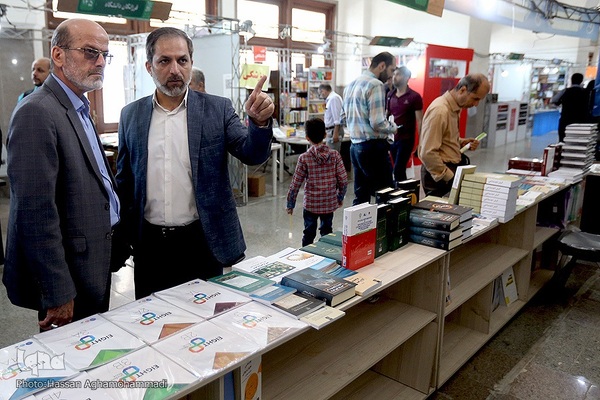 بازدید حسن مسلمی نائینی، رییس جهاددانشگاهی از سی‌و‌چهارمین دوره نمایشگاه بین المللی کتاب تهران