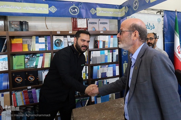بازدید حسن مسلمی نائینی، رییس جهاددانشگاهی از سی‌و‌چهارمین دوره نمایشگاه بین المللی کتاب تهران