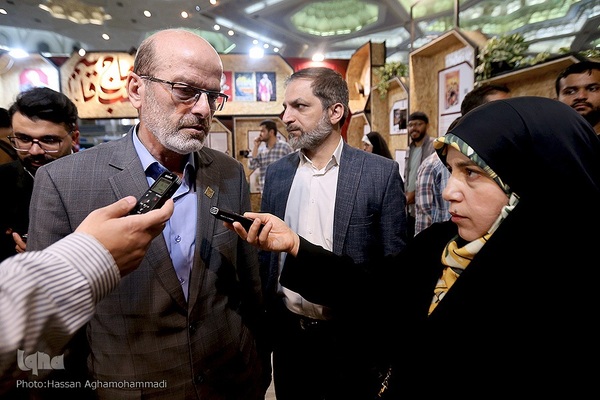 بازدید حسن مسلمی نائینی، رییس جهاددانشگاهی از سی‌و‌چهارمین دوره نمایشگاه بین المللی کتاب تهران