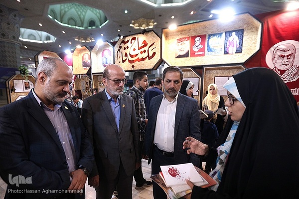 بازدید حسن مسلمی نائینی، رییس جهاددانشگاهی از سی‌و‌چهارمین دوره نمایشگاه بین المللی کتاب تهران