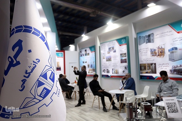 بازدید حسن مسلمی نائینی، رییس جهاددانشگاهی از نمایشگاه بین‌المللی نفت،گاز و پتروشیمی