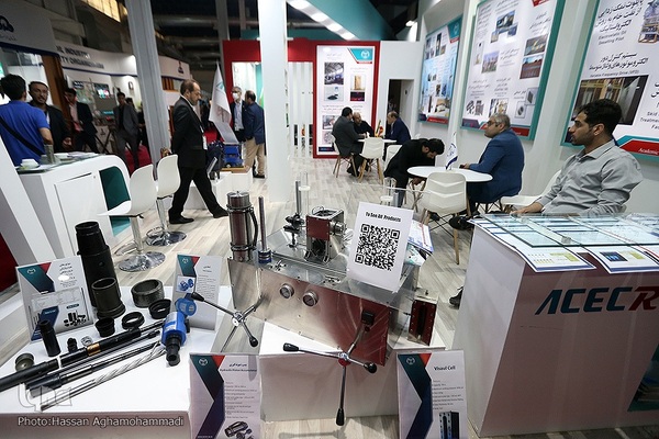 بازدید حسن مسلمی نائینی، رییس جهاددانشگاهی از نمایشگاه بین‌المللی نفت،گاز و پتروشیمی