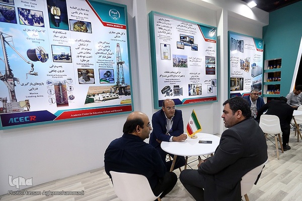 بازدید حسن مسلمی نائینی، رییس جهاددانشگاهی از نمایشگاه بین‌المللی نفت،گاز و پتروشیمی