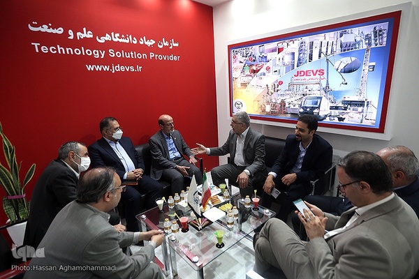 بازدید حسن مسلمی نائینی، رییس جهاددانشگاهی از نمایشگاه بین‌المللی نفت،گاز و پتروشیمی