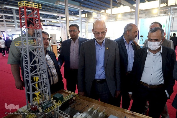 بازدید حسن مسلمی نائینی، رییس جهاددانشگاهی از نمایشگاه بین‌المللی نفت،گاز و پتروشیمی