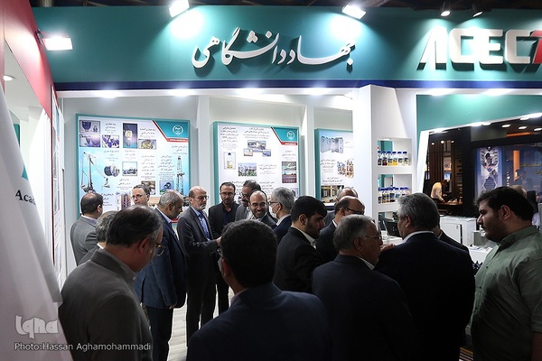 بازدید حسن مسلمی نائینی، رییس جهاددانشگاهی از نمایشگاه بین‌المللی نفت،گاز و پتروشیمی