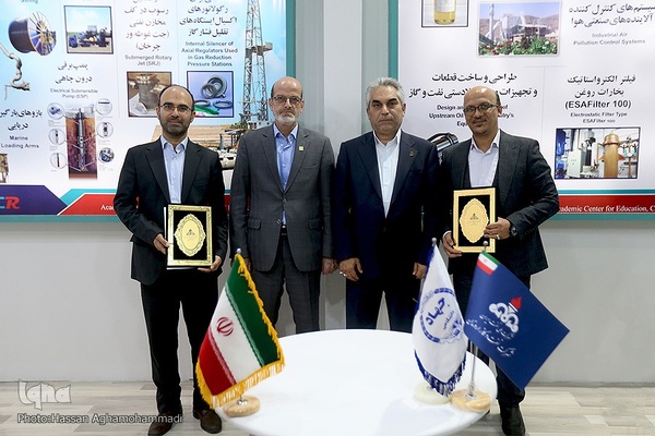 بازدید حسن مسلمی نائینی، رییس جهاددانشگاهی از نمایشگاه بین‌المللی نفت،گاز و پتروشیمی