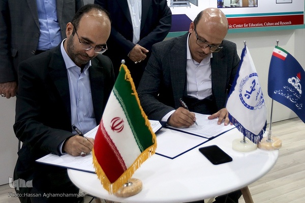 بازدید حسن مسلمی نائینی، رییس جهاددانشگاهی از نمایشگاه بین‌المللی نفت،گاز و پتروشیمی