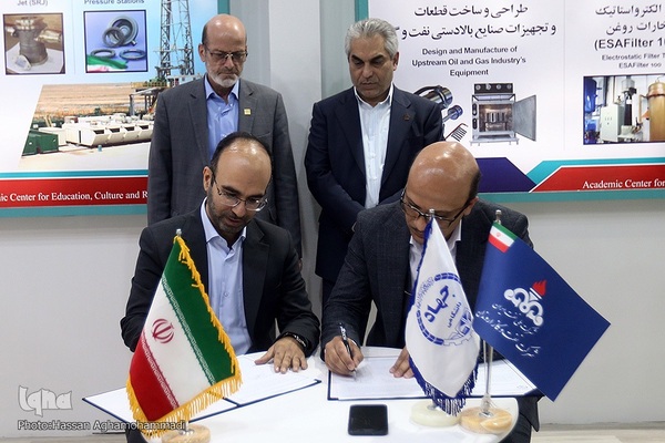 بازدید حسن مسلمی نائینی، رییس جهاددانشگاهی از نمایشگاه بین‌المللی نفت،گاز و پتروشیمی