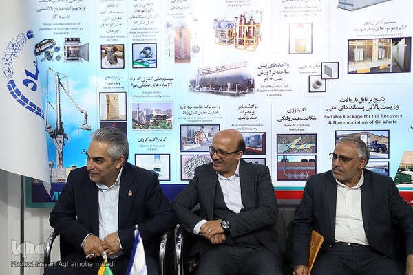 بازدید حسن مسلمی نائینی، رییس جهاددانشگاهی از نمایشگاه بین‌المللی نفت،گاز و پتروشیمی