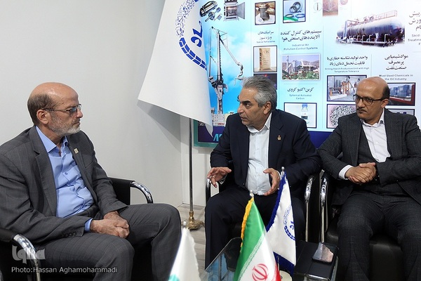 بازدید حسن مسلمی نائینی، رییس جهاددانشگاهی از نمایشگاه بین‌المللی نفت،گاز و پتروشیمی