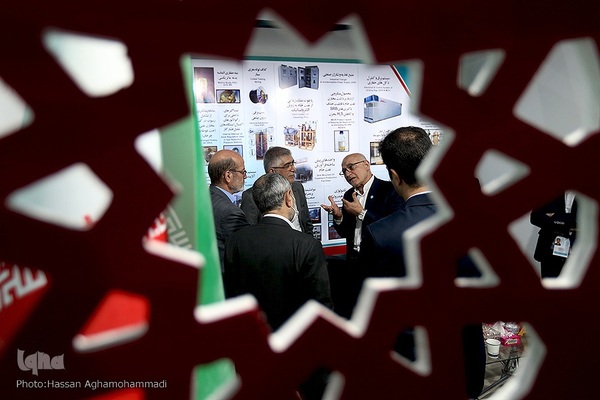 بازدید حسن مسلمی نائینی، رییس جهاددانشگاهی از نمایشگاه بین‌المللی نفت،گاز و پتروشیمی