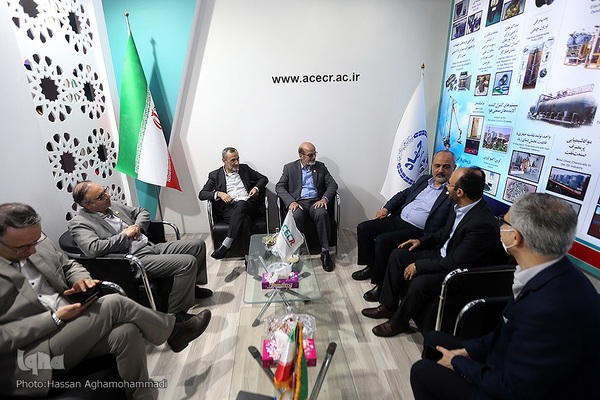 بازدید حسن مسلمی نائینی، رییس جهاددانشگاهی از نمایشگاه بین‌المللی نفت،گاز و پتروشیمی