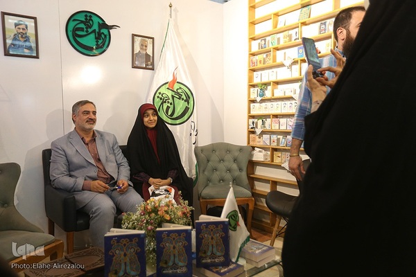 جشن امضای کتاب خاطرات دفاع مقدس