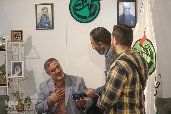 جشن امضای کتاب خاطرات دفاع مقدس