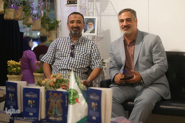 جشن امضای کتاب خاطرات دفاع مقدس