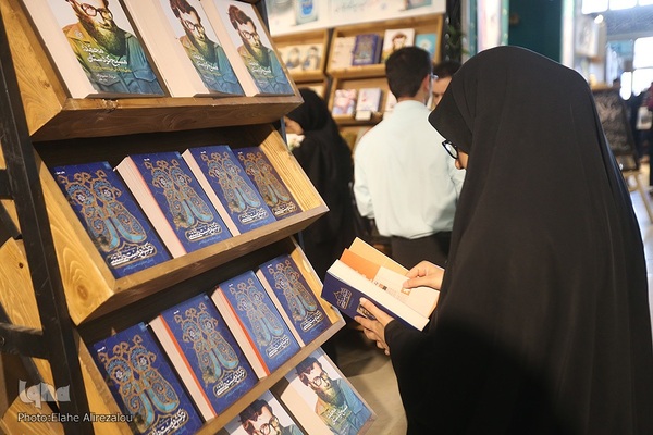 جشن امضای کتاب خاطرات دفاع مقدس