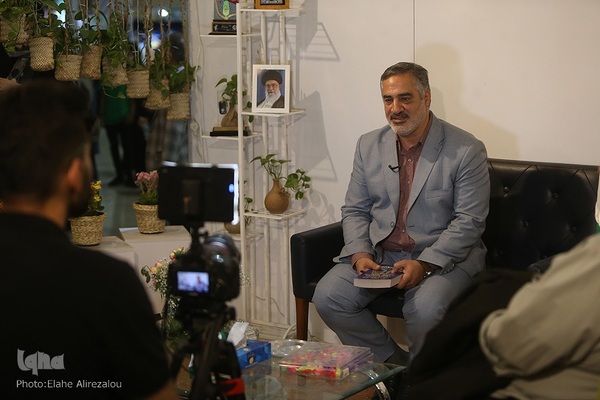 جشن امضای کتاب خاطرات دفاع مقدس