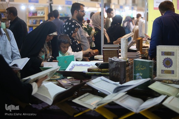 جشن امضای کتاب خاطرات دفاع مقدس