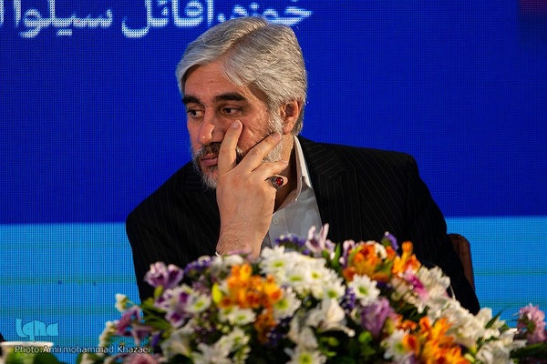 مراسم رونمایی کتاب «آوریل در کودتا» نوشته وزیر فرهنگ ونزوئلا