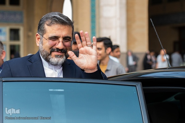 مراسم رونمایی کتاب «آوریل در کودتا» نوشته وزیر فرهنگ ونزوئلا