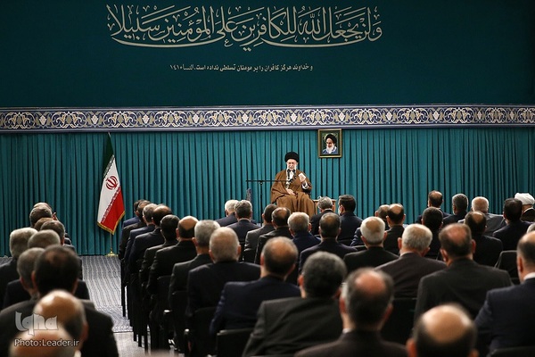 دیدار سفیران و مسئولان وزارت امور خارجه با رهبر انقلاب