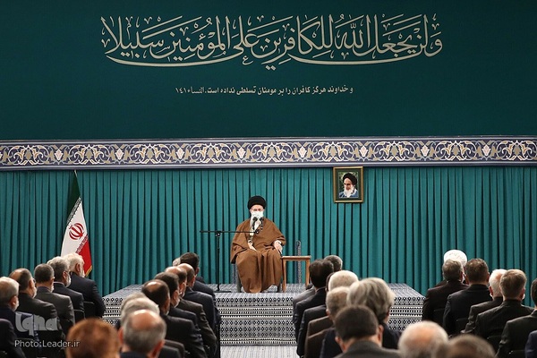 دیدار سفیران و مسئولان وزارت امور خارجه با رهبر انقلاب