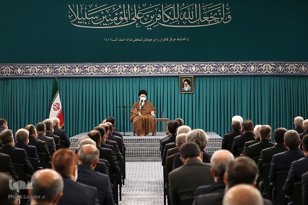 دیدار سفیران و مسئولان وزارت امور خارجه با رهبر انقلاب