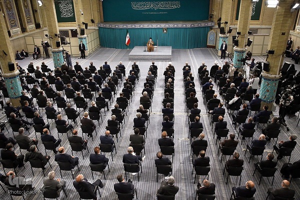 دیدار سفیران و مسئولان وزارت امور خارجه با رهبر انقلاب