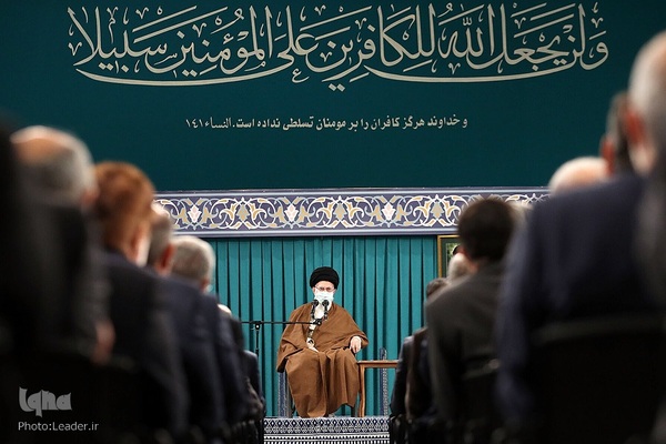 دیدار سفیران و مسئولان وزارت امور خارجه با رهبر انقلاب