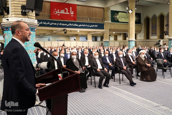 دیدار سفیران و مسئولان وزارت امور خارجه با رهبر انقلاب