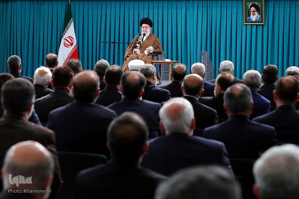 دیدار سفیران و مسئولان وزارت امور خارجه با رهبر انقلاب