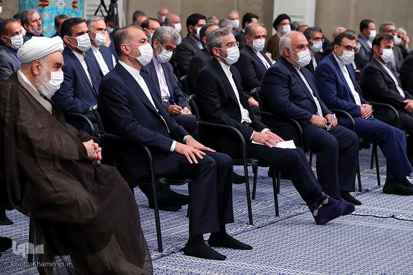 دیدار سفیران و مسئولان وزارت امور خارجه با رهبر انقلاب