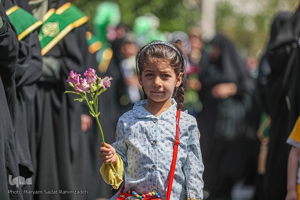 شادپیمایی دختران شیرازی در سالروز ولادت حضرت معصومه (س)