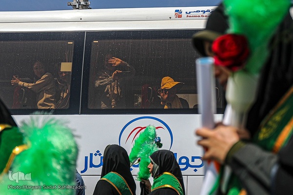 شادپیمایی دختران شیرازی در سالروز ولادت حضرت معصومه (س)