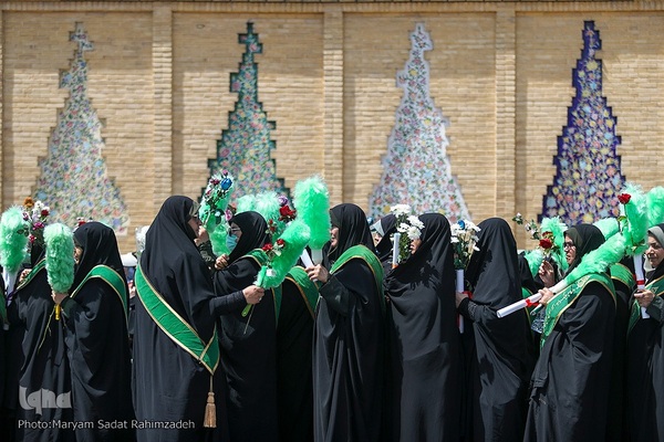 شادپیمایی دختران شیرازی در سالروز ولادت حضرت معصومه (س)