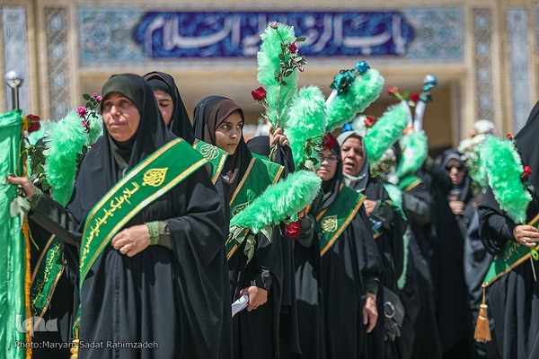شادپیمایی دختران شیرازی در سالروز ولادت حضرت معصومه (س)
