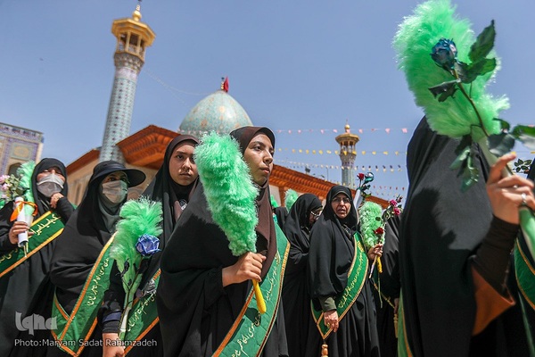 شادپیمایی دختران شیرازی در سالروز ولادت حضرت معصومه (س)